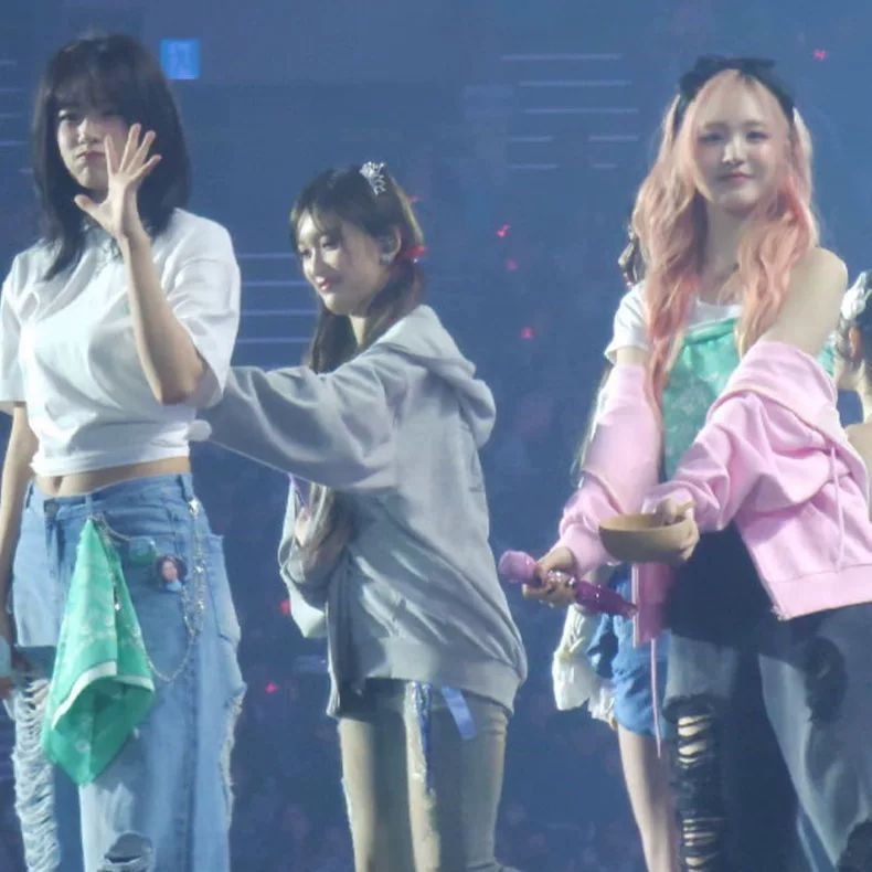 IVE SWEATSHIRT - IVE SCOUT 2025