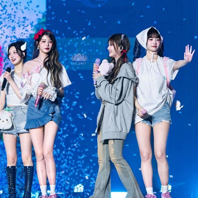 IVE SWEATSHIRT - IVE SCOUT 2025